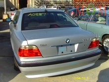 Load image into Gallery viewer, CD CHANGER BMW 740i 750i 1999 99 00 01 - MM647435
