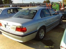 Load image into Gallery viewer, CD CHANGER BMW 740i 750i 1999 99 00 01 - MM647435
