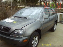 Load image into Gallery viewer, CD CHANGER Lexus RX300 1999 99 2000 00 01 02 03 - MM654058
