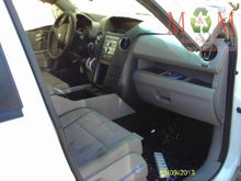 Load image into Gallery viewer, Temperature Controls Honda Pilot 2011 - MM667828
