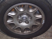 Load image into Gallery viewer, WHEEL Jaguar Xj8 98 99 16&quot; Alloy 10 Triangle Slots - 951780
