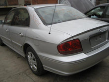 Load image into Gallery viewer, SPEEDOMETER CLUSTER Hyundai Sonata 2002 02 Manaul - 31189
