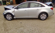 Load image into Gallery viewer, WINDSHIELD WIPER MOTOR Chevrolet Cruze 11 12 13 14 15 16 - CTL327684

