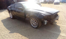 Load image into Gallery viewer, RADIATOR FAN ASSEMBLY Mustang 2005 05 2006 06 07 08 09 10 11 12 13 - CTL329359
