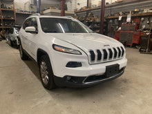 Load image into Gallery viewer, WINDSHIELD WASHER FLUID RESERVOIR BOTTLE Cherokee 2014-2018 - DG78958
