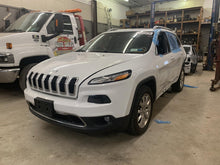 Load image into Gallery viewer, WINDSHIELD WASHER FLUID RESERVOIR BOTTLE Cherokee 2014-2018 - DG78958
