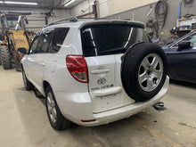 Load image into Gallery viewer, AC CONDENSOR Toyota Rav4 06 07 08 09 10 11 12 - DG101855
