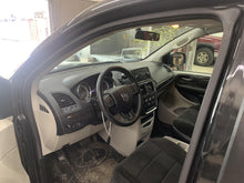 Load image into Gallery viewer, AC A/C AIR CONDITIONING COMPRESSOR Town &amp; Country Caravan Ram Van 11-19 - DG105976

