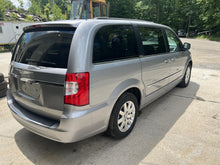 Load image into Gallery viewer, AC A/C AIR CONDITIONING COMPRESSOR Town &amp; Country Caravan Ram Van 11-17 - DG110325
