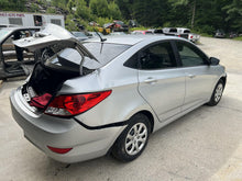 Load image into Gallery viewer, WINDSHIELD WIPER TRANSMISSION Accent 12 13 14 15 16 17 - DG111073
