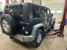 Load image into Gallery viewer, AC A/C AIR CONDITIONING COMPRESSOR Wrangler 07 08 09 10 11 - DG112958
