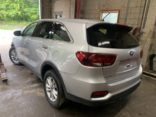 Load image into Gallery viewer, AC Compressor Kia Sorento 2019 - DG116862
