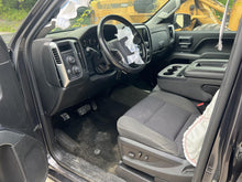 Load image into Gallery viewer, RADIATOR Silverado 1500 Pickup Sierra 1500 Pickup 14 15 16 17 - DG117598
