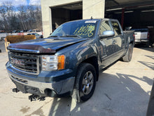 Load image into Gallery viewer, [INVENTORYCAR_YEAR_MAKE_MODEL] RADIATOR - DG120701

