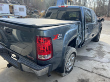 Load image into Gallery viewer, [INVENTORYCAR_YEAR_MAKE_MODEL] RADIATOR - DG120701
