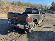 Load image into Gallery viewer, [INVENTORYCAR_YEAR_MAKE_MODEL] RADIATOR - DG125199
