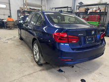 Load image into Gallery viewer, Radio  BMW 320I 2017 - DG129950
