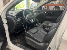 Load image into Gallery viewer, RADIATOR FAN ASSEMBLY Nissan Rogue Sport 17 18 19 20 - DG131374
