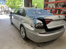 Load image into Gallery viewer, AC A/C AIR CONDITIONING COMPRESSOR Atlas Beetle Passat 18-20 - DG132449
