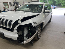 Load image into Gallery viewer, AC A/C AIR CONDITIONING COMPRESSOR Cherokee 200 2014-2020 - DG135082
