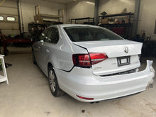 Load image into Gallery viewer, AC A/C AIR CONDITIONING COMPRESSOR Beetle Jetta Passat 16-18 - DG137931
