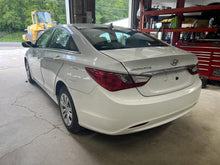 Load image into Gallery viewer, Steering Wheel Hyundai Sonata 2012 - DG140135
