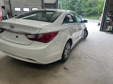 Load image into Gallery viewer, Steering Wheel Hyundai Sonata 2012 - DG140135
