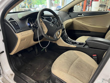 Load image into Gallery viewer, Steering Wheel Hyundai Sonata 2012 - DG140135

