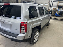 Load image into Gallery viewer, AC A/C AIR CONDITIONING COMPRESSOR Caliber Compass Patriot 08-17 - DG142525
