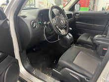 Load image into Gallery viewer, AC A/C AIR CONDITIONING COMPRESSOR Caliber Compass Patriot 08-17 - DG142525
