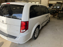 Load image into Gallery viewer, AC A/C AIR CONDITIONING COMPRESSOR Town &amp; Country Caravan Ram Van 11-17 - DG143210
