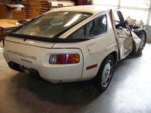 Load image into Gallery viewer, Jack  PORSCHE 928 1983 - NW107431
