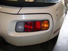 Load image into Gallery viewer, Jack  PORSCHE 928 1983 - NW107431
