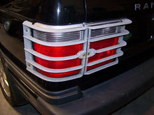 Load image into Gallery viewer, CONDESNER FAN ASSEMBLY Range Rover 95 96 97 98 99 - 02 - NW64441
