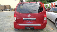 Load image into Gallery viewer, RADIO Nissan Pathfinder 2005 05 2006 06 2007 07  AM FM CD - MM1110810
