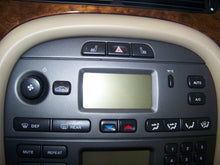 Load image into Gallery viewer, Radio Jaguar X type 2004 04 2005 05 06 07 08 AM FM - NW137832

