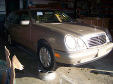 Load image into Gallery viewer, ECU ECM COMPUTER MERCEDES CLK320 ML320 1998 98 1999 99 - NW61301
