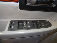Load image into Gallery viewer, RADIO Cadillac Catera 1998 98 1999 99 2000 00 2001 01 - NW134402
