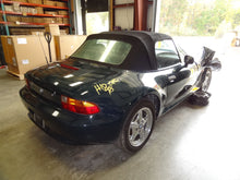 Load image into Gallery viewer, CD CHANGER BMW 323i 528i M3 X5 99 00 01 02 03 04 - NW136839
