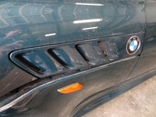 Load image into Gallery viewer, CD CHANGER BMW 323i 528i M3 X5 99 00 01 02 03 04 - NW136839
