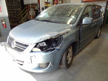 Load image into Gallery viewer, RADIO Volkswagen Routan 2009 09 2010 10 2011 11 - NW140215
