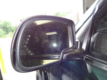 Load image into Gallery viewer, PARKLAMP Silverado Tahoe Suburban 1500 2500 1999 99 00 01 02 - 06 Right - NW81541
