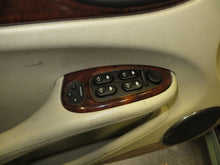 Load image into Gallery viewer, FOG LIGHT Jaguar XJ8 1998 98 1999 99 00 01 02 03 - NW82805
