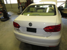 Load image into Gallery viewer, CD PLAYER RADIO Volkswagen Beetle Jetta Passat 11 12 13 14 - NW140151
