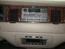 Load image into Gallery viewer, Radio  LINCOLN &amp; TOWN CAR 2001 - NW135170
