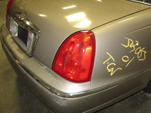 Load image into Gallery viewer, Radio  LINCOLN &amp; TOWN CAR 2001 - NW135170
