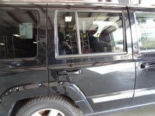 Load image into Gallery viewer, RADIATOR FAN ASSEMBLY Grand Cherokee Commander 2005 05 2006 06 07 08 - NW63448
