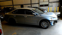 Load image into Gallery viewer, STARTER Beetle Jetta Rabbit 05 06 07 08 2.5L Auto - NW171114
