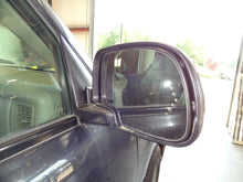 Load image into Gallery viewer, PARKLAMP Sierra 1500 3500 2500 Yukon 1999 99 00 01 02 03 04 05 06 07 Left - NW81548
