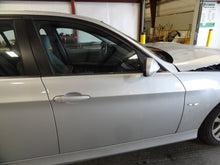 Load image into Gallery viewer, [INVENTORYCAR_YEAR_MAKE_MODEL] SIDE MARKER LAMP LIGHT Fender Mounted Left - NW82111
